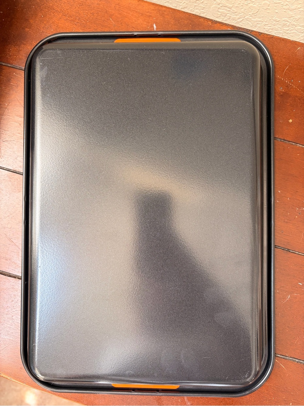 Le Creuset Gray Baking Pan with Orange Silicone Handle - Picture 2 of 3